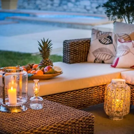 Roubini Villa Afytos