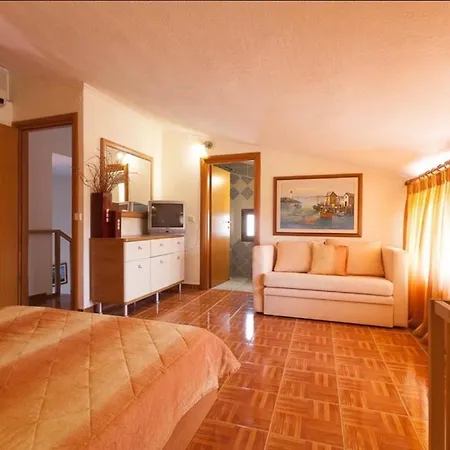 Roubini Villa Afytos